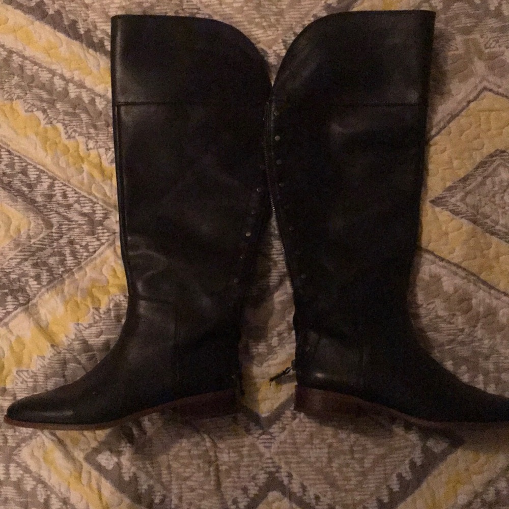 Shoes - Picture 4 of 5
